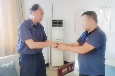 E:2023.77.28腾博汇游戏官方网站长运大邑：【最美运业人】寻得“救命恩人”，，，，，古稀老人激动送锦旗官网20230728-02-02.jpg