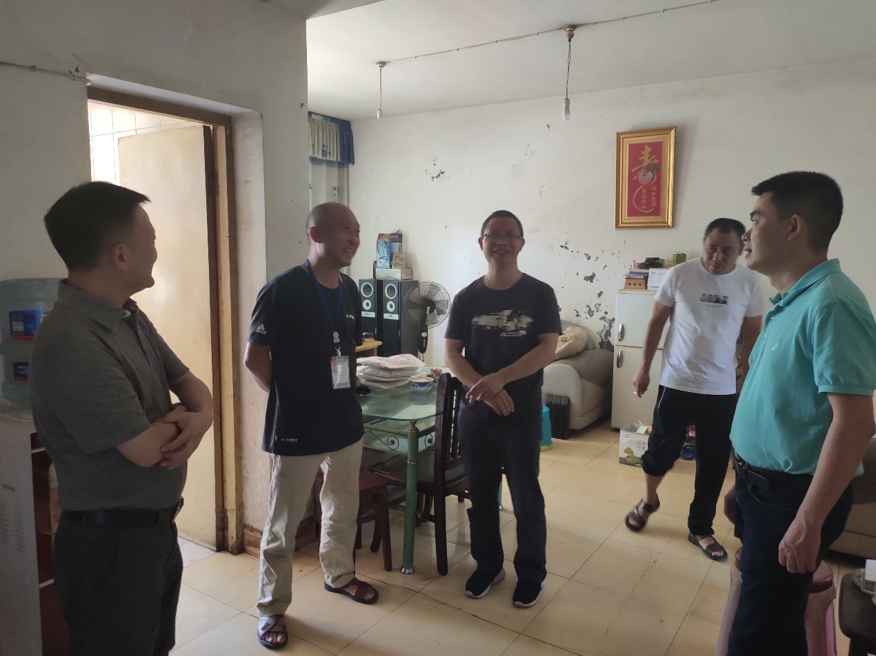 走“边关”  送温暖    保清静