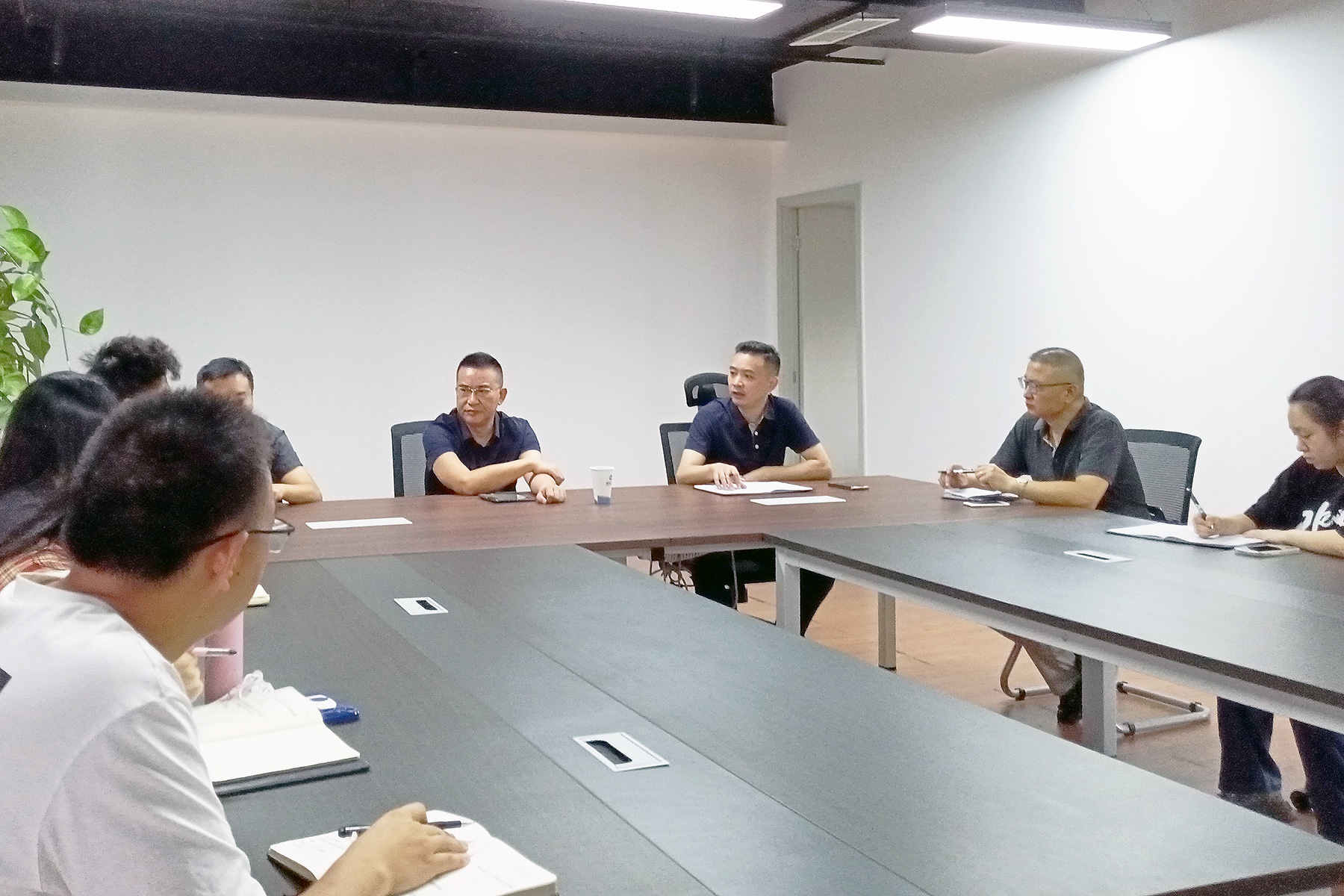 腾博汇游戏官方网站运业总司理蔡亮发到彤熙商贸公司检查指导事情