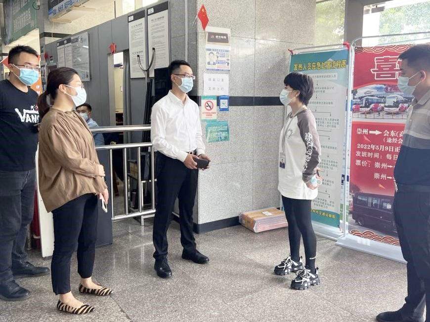 崇州市副市长龙庆到崇州客运中心站检查节前清静事情