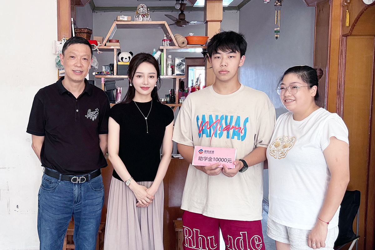 温暖金秋，，，，，，，，让梦远航！腾博汇游戏官方网站运业一连12年开展“金秋助学”运动