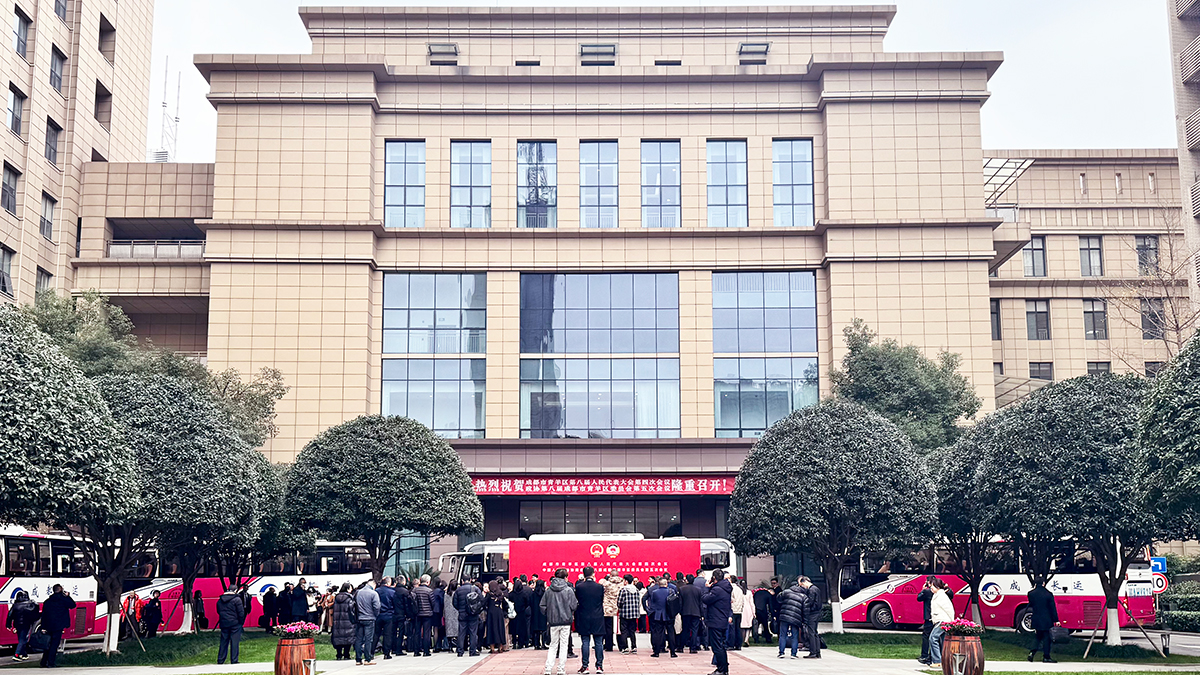 腾博汇游戏官方网站长运承接青羊区“两会”交通包管事情