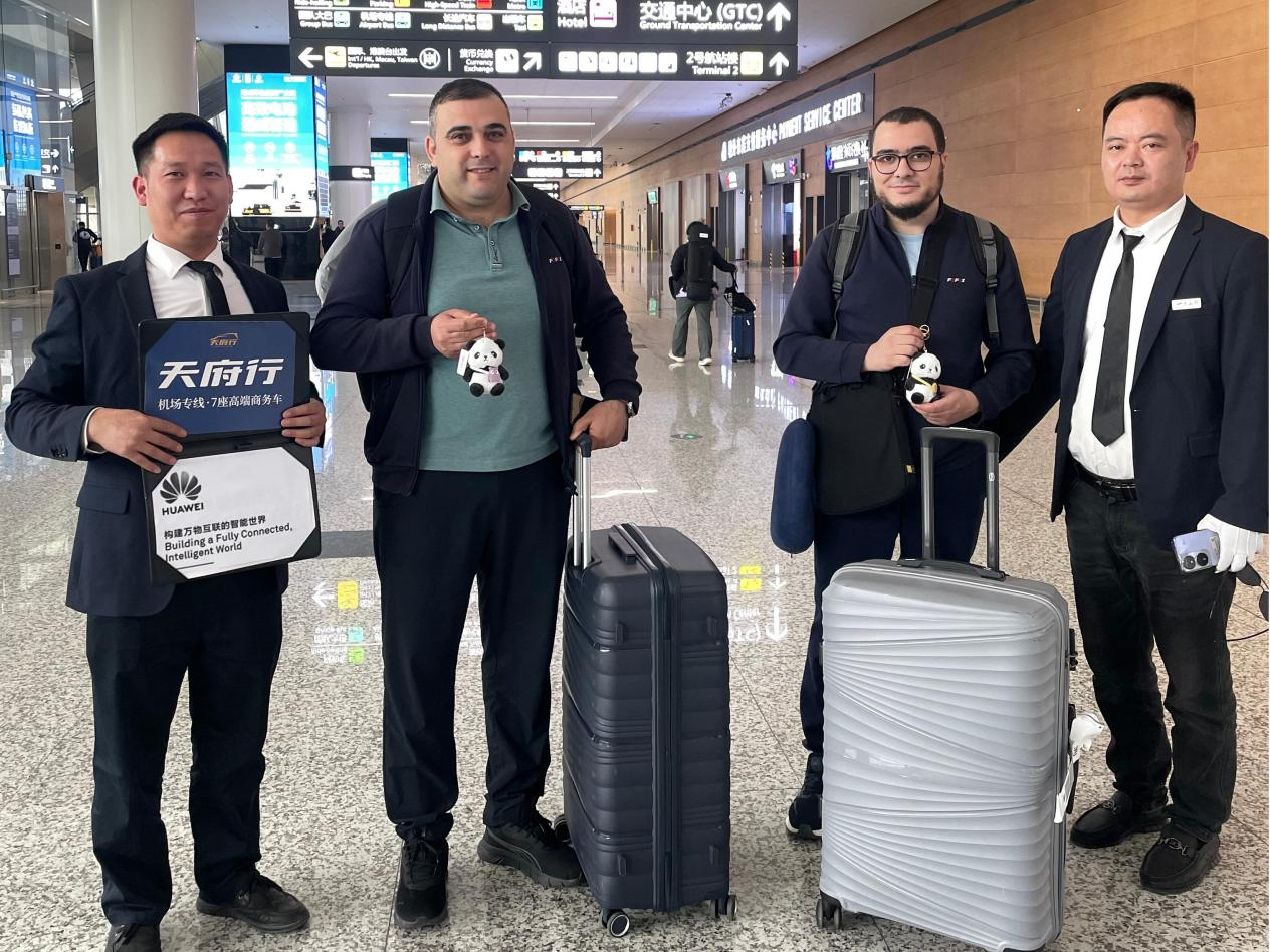 暖心折务超12万游客！天府行机场专线周年庆好礼回馈！。。。。。，，，，感恩偕行